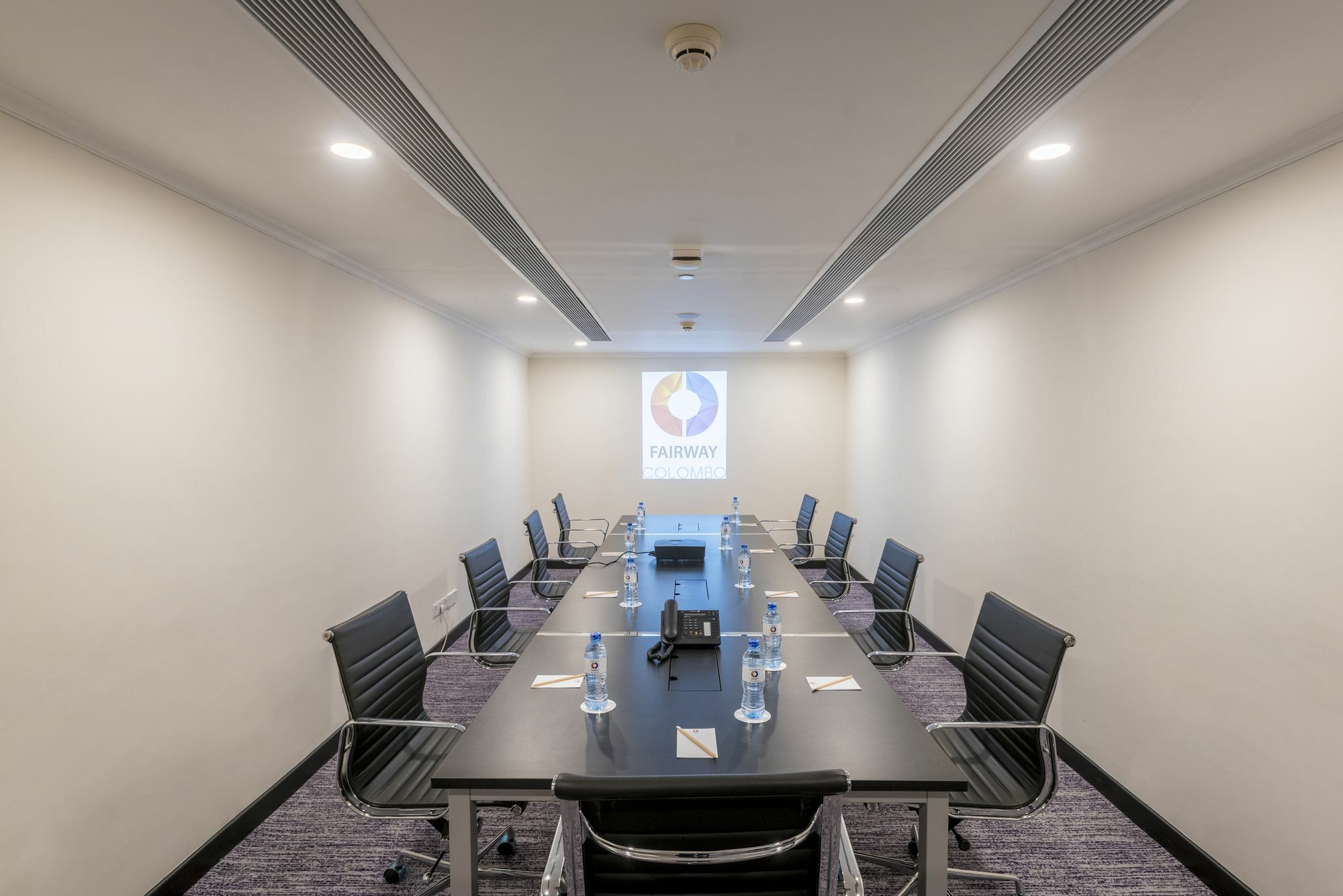 Fairway Colombo - Sri Lanka'S First Hotel With Robot Technology Exteriér fotografie