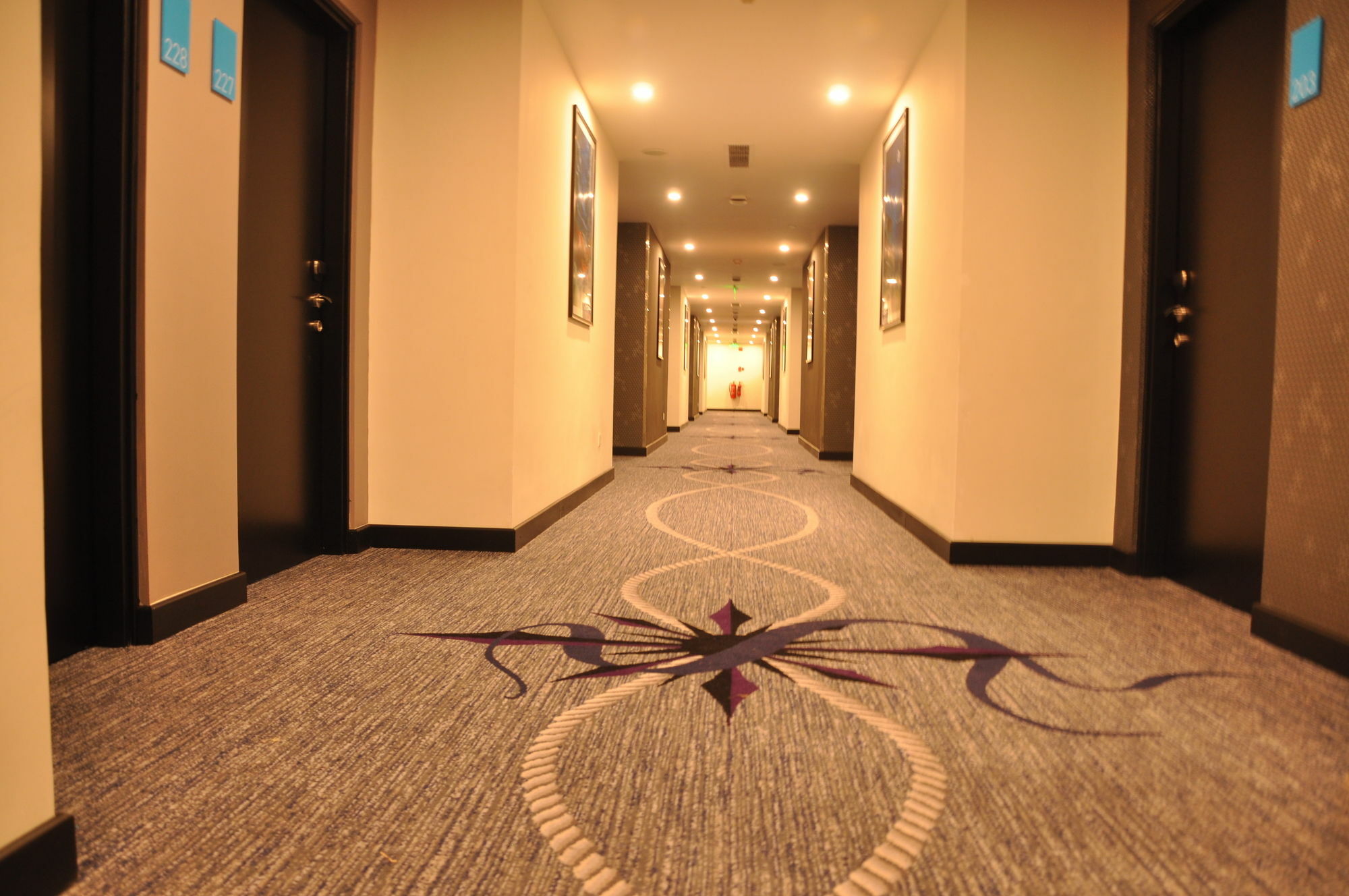 Fairway Colombo - Sri Lanka'S First Hotel With Robot Technology Exteriér fotografie